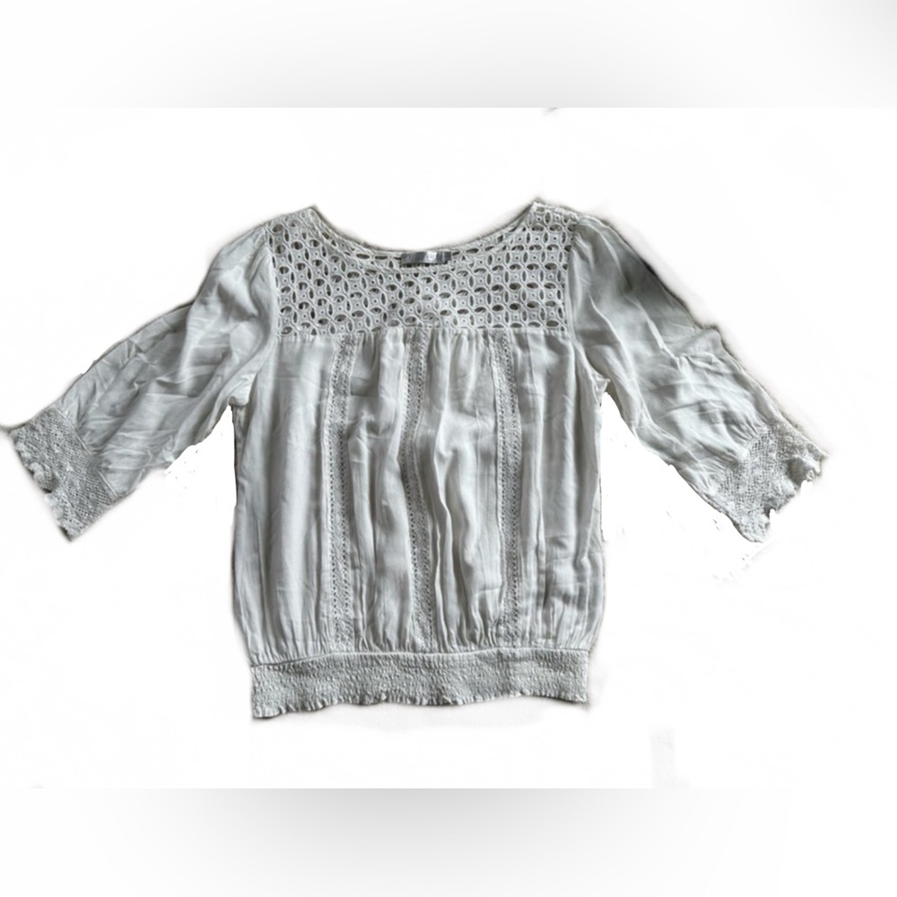 NWOT- Solitaire Blouse w/Crochet Honeycomb Eyelet Yoke